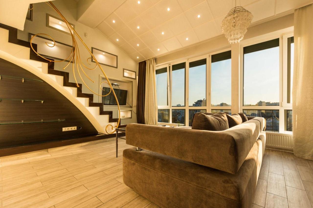 Wonderful Penthouse In Centr Of Apartment *